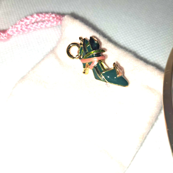 NIB -BEAUTIFUL KLJ Kenneth Jay Lane Enamel Shoe Charm Breast Cancer Awareness - Picture 3 of 7